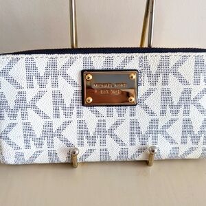 Michael Kors Large Top Zip Wallet